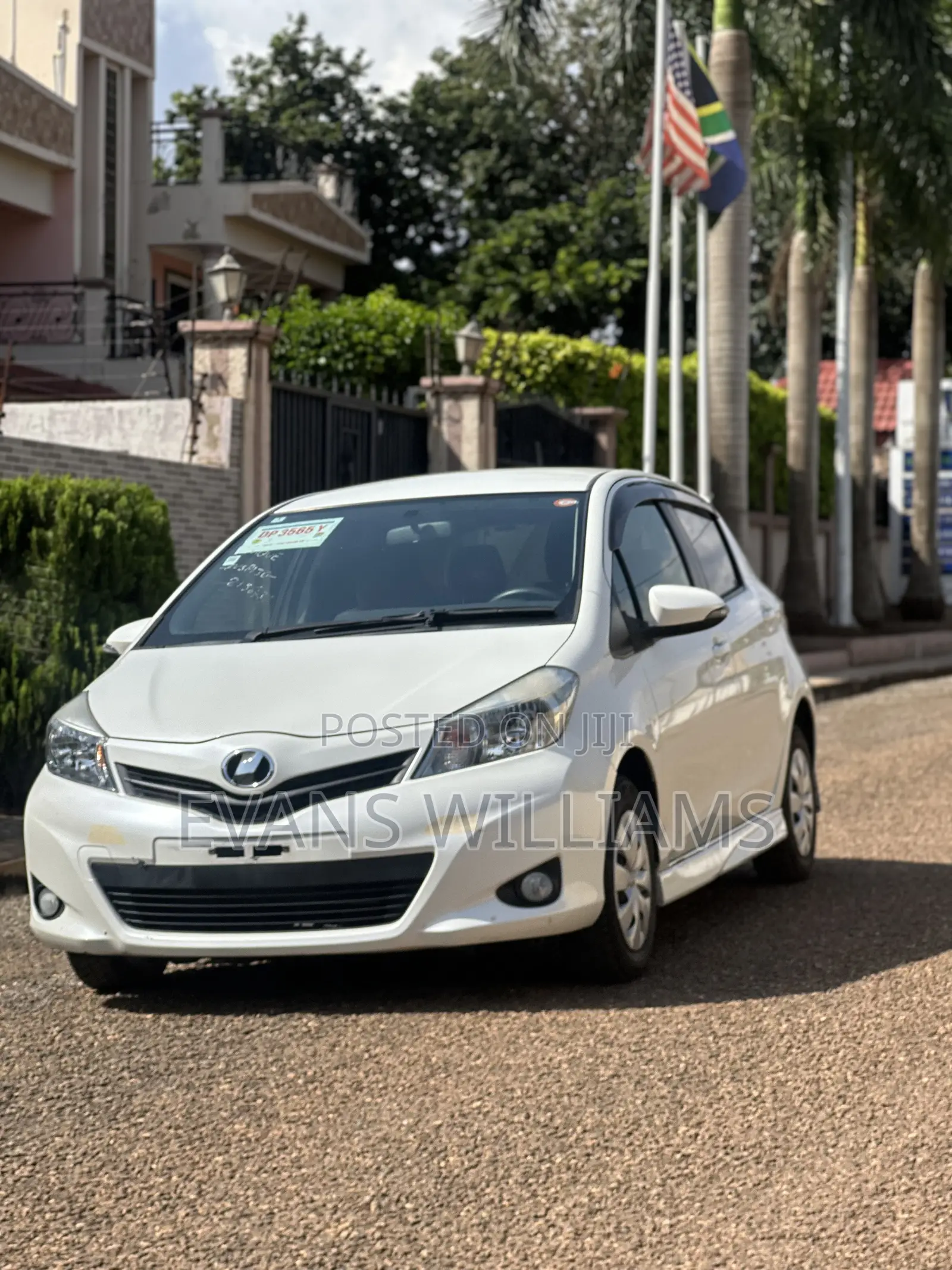 Toyota Vitz 1.3 FWD 5dr 2014 White