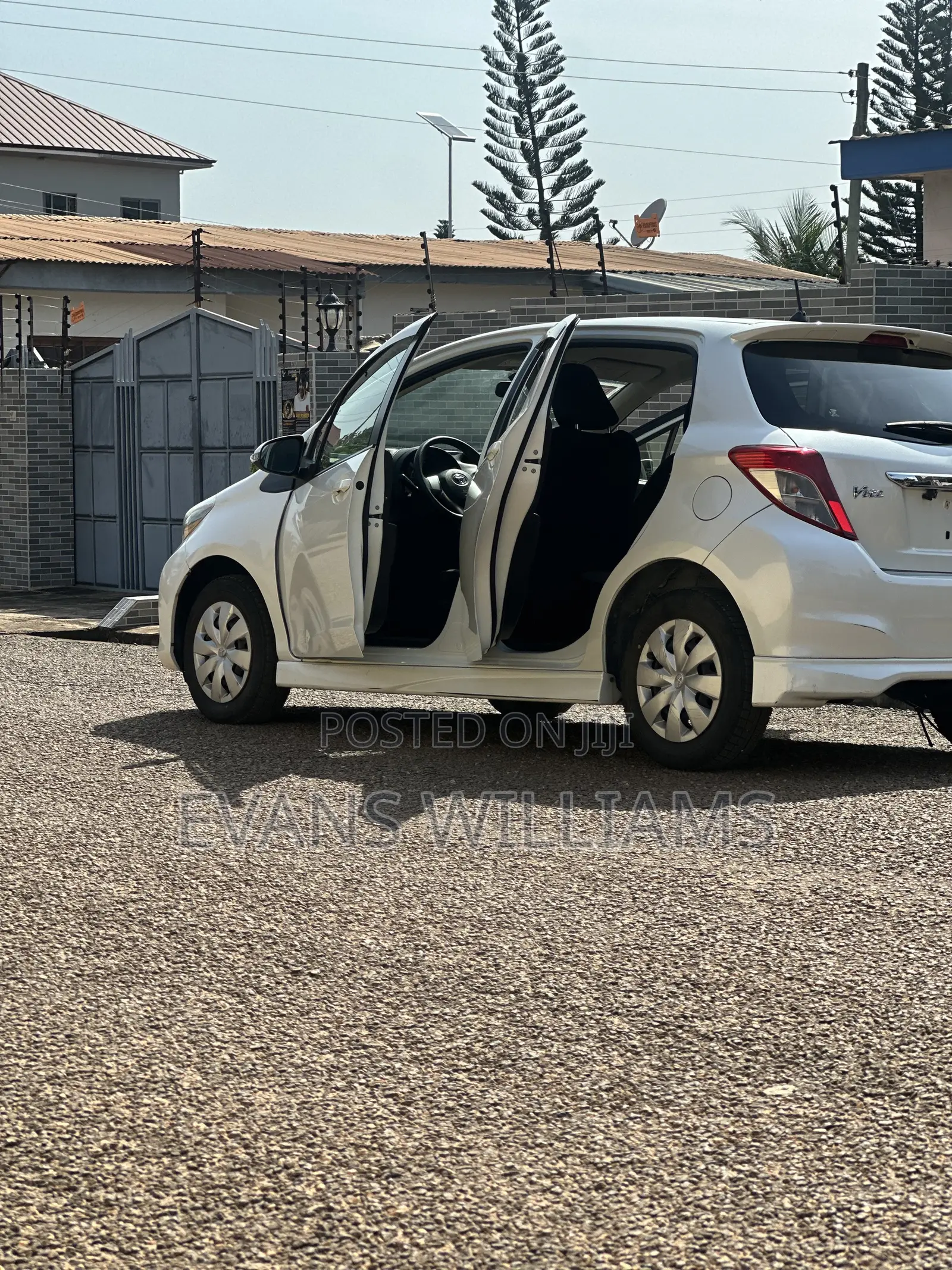 Toyota Vitz 1.3 FWD 5dr 2014 White