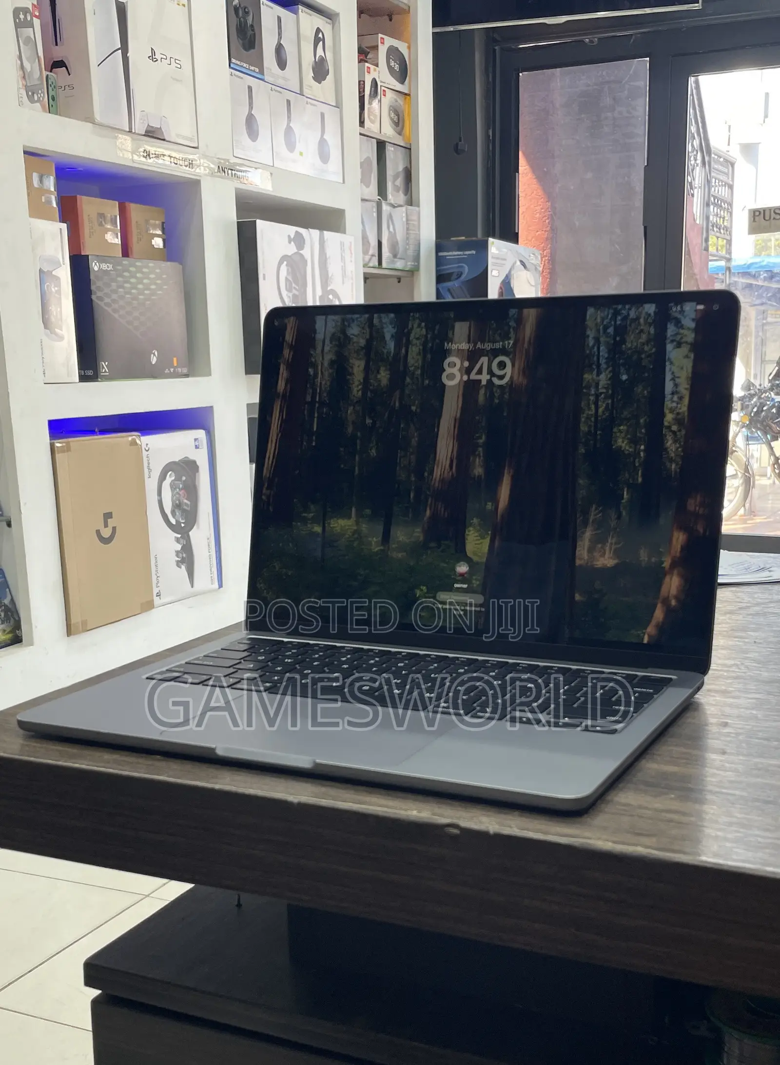 Laptop Apple MacBook Air 2022 M2 8GB Apple M2 SSD 256GB