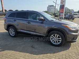 Toyota Highlander LE 4dr SUV (2.7L 4cyl 6A) 2015 Gray
