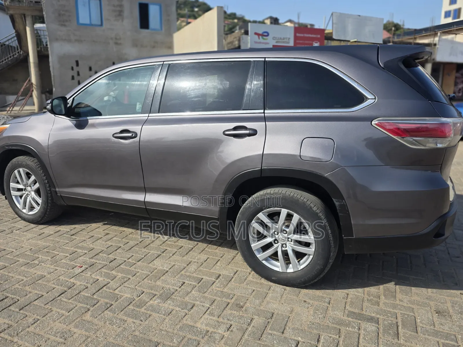 Toyota Highlander LE 4dr SUV (2.7L 4cyl 6A) 2015 Gray