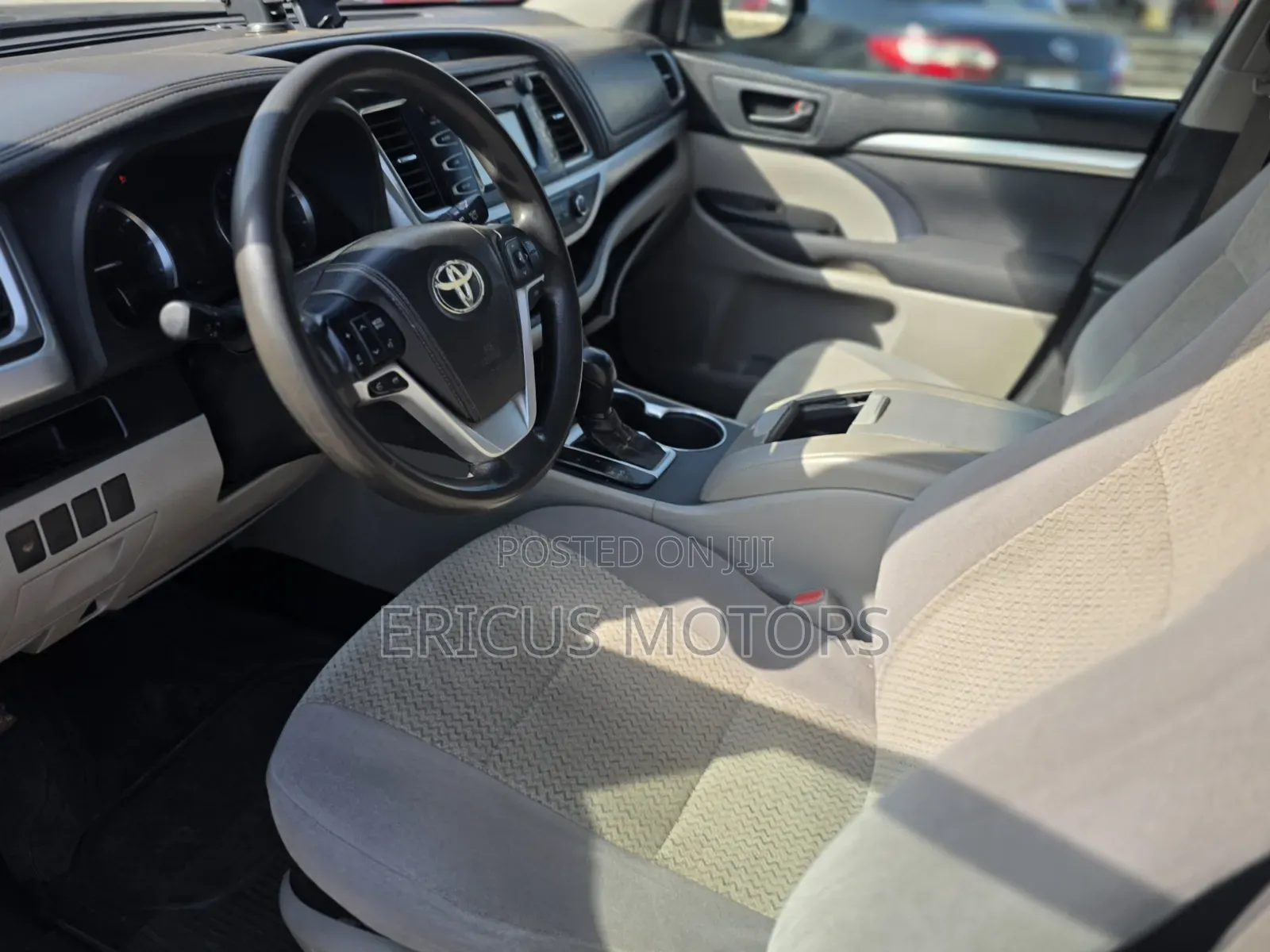 Toyota Highlander LE 4dr SUV (2.7L 4cyl 6A) 2015 Gray