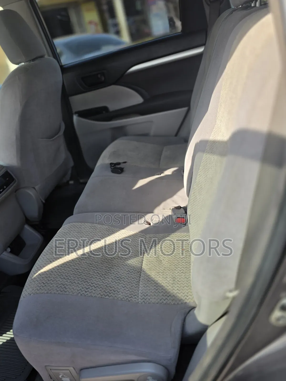 Toyota Highlander LE 4dr SUV (2.7L 4cyl 6A) 2015 Gray