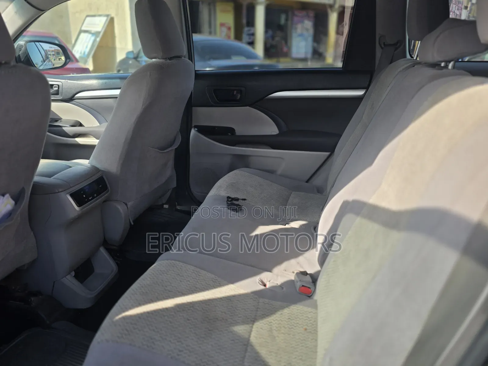 Toyota Highlander LE 4dr SUV (2.7L 4cyl 6A) 2015 Gray