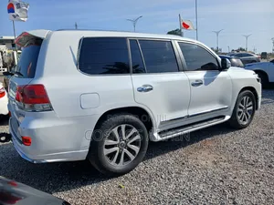 Toyota Land Cruiser 2013 White