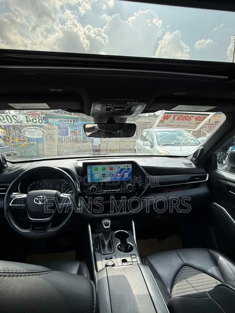 Toyota Highlander XSE AWD 2024 Silver