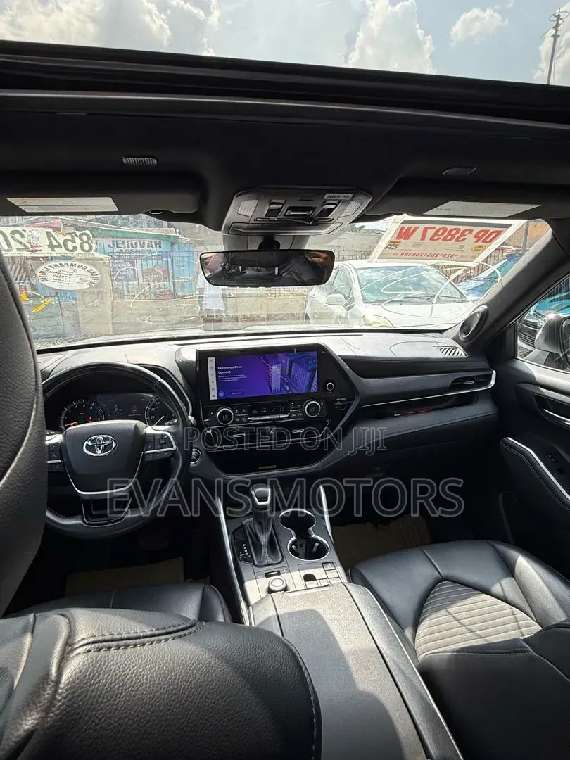 Toyota Highlander XSE AWD 2024 Silver