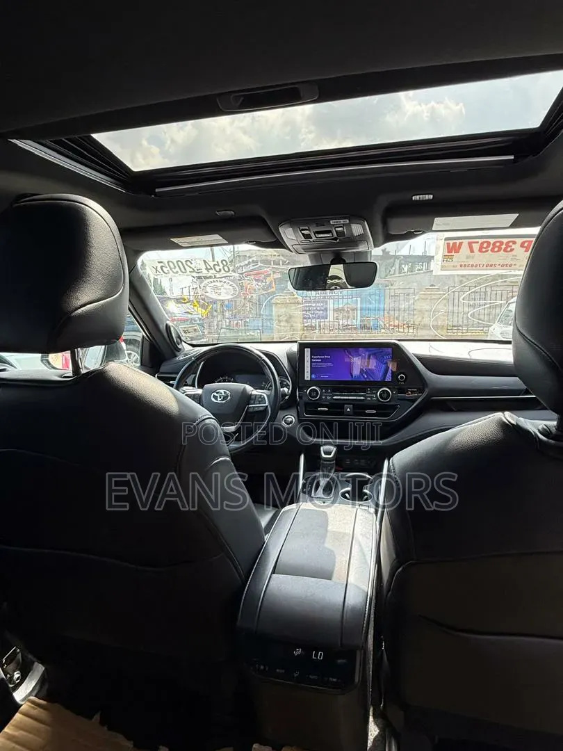 Toyota Highlander XSE AWD 2024 Silver