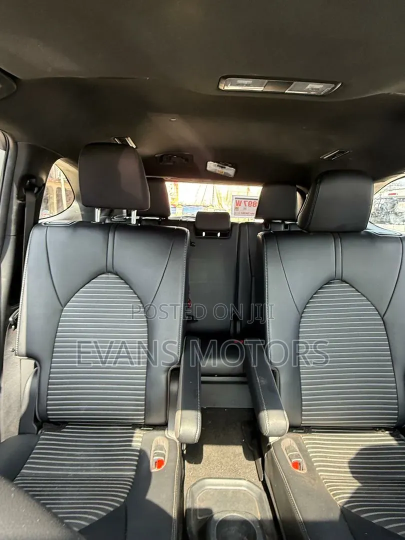 Toyota Highlander XSE AWD 2024 Silver