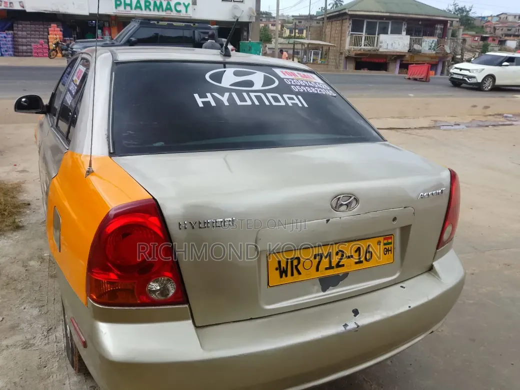 Hyundai Accent 2005 Brown