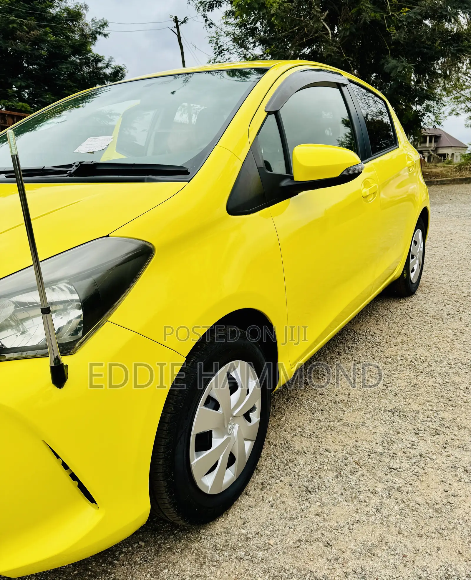 Toyota Vitz 1.3 AWD 5dr 2015 Yellow