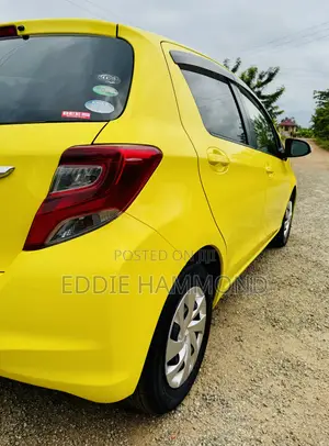 Toyota Vitz 1.3 AWD 5dr 2015 Yellow