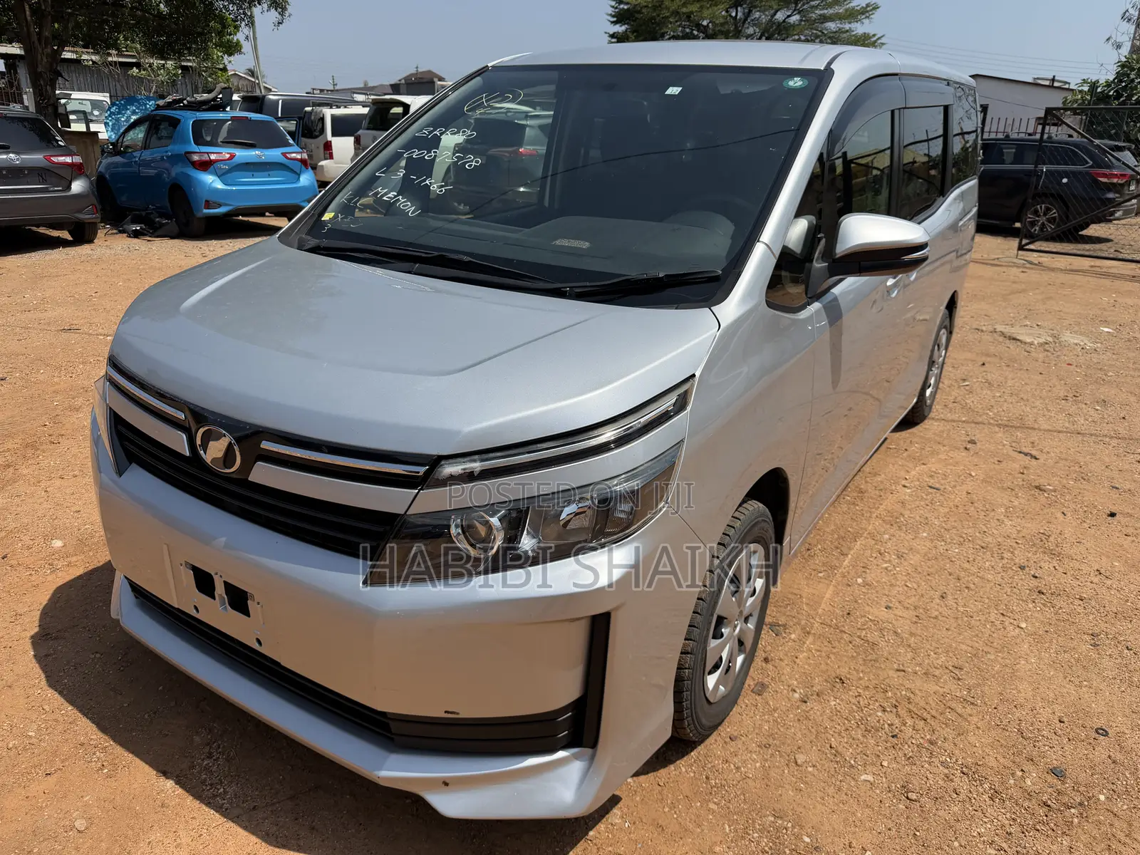 Toyota Voxy ZS 2WD 8-Seater 2014 Silver