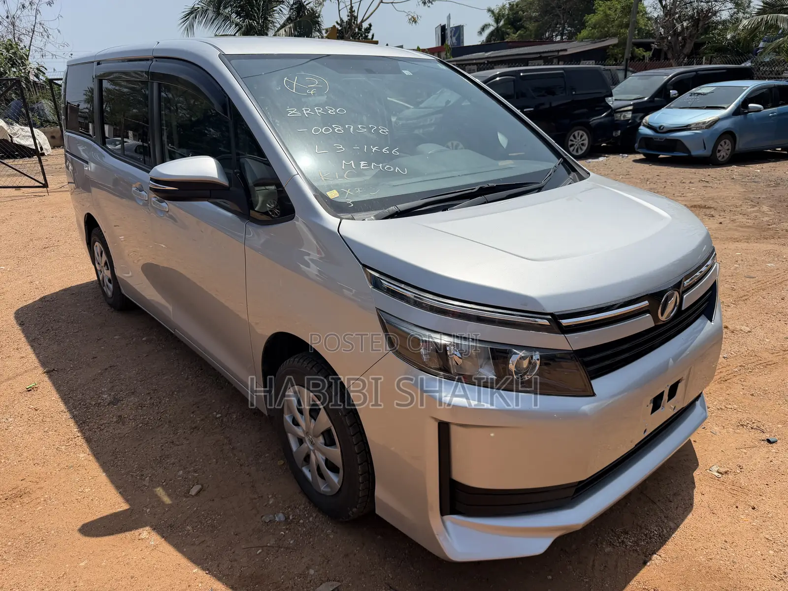 Toyota Voxy ZS 2WD 8-Seater 2014 Silver