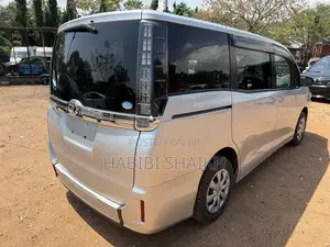 Toyota Voxy ZS 2WD 8-Seater 2014 Silver