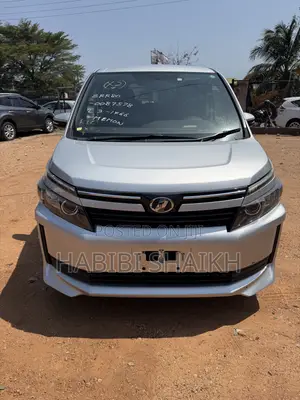 Toyota Voxy ZS 2WD 8-Seater 2014 Silver