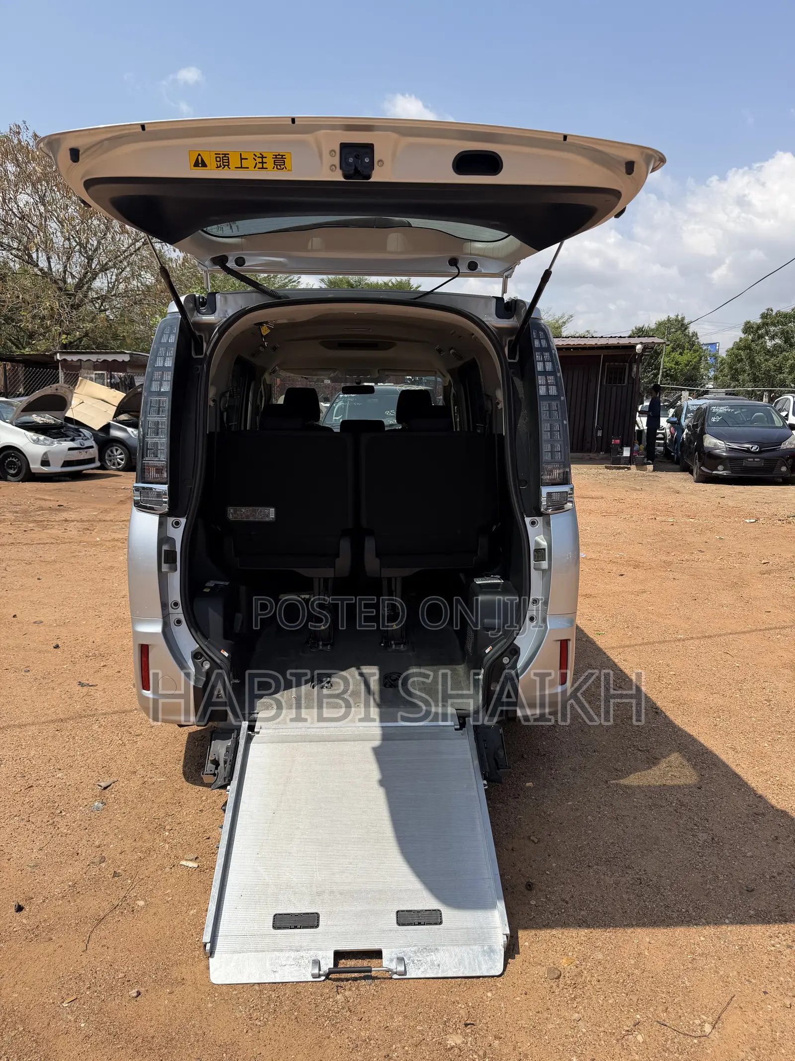 Toyota Voxy ZS 2WD 8-Seater 2014 Silver