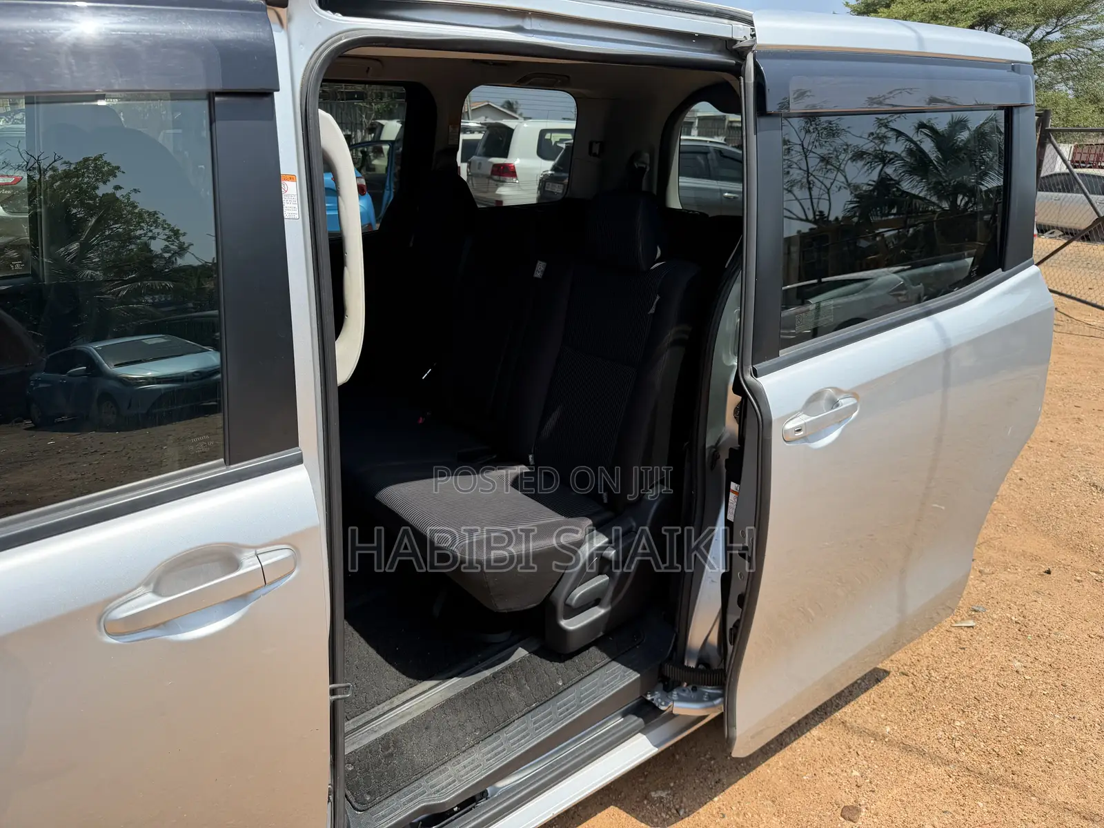 Toyota Voxy ZS 2WD 8-Seater 2014 Silver