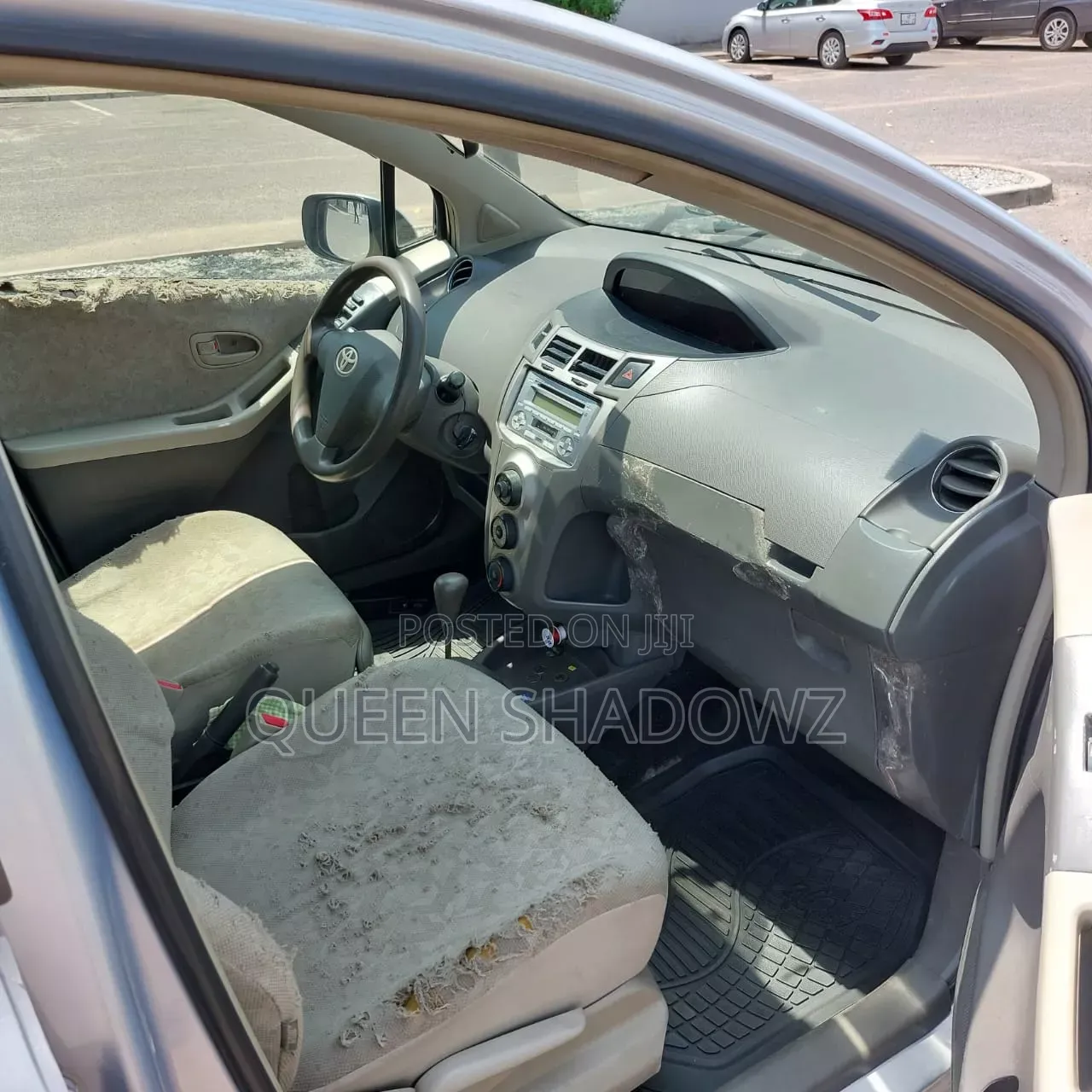 Toyota Vitz 2010 Silver