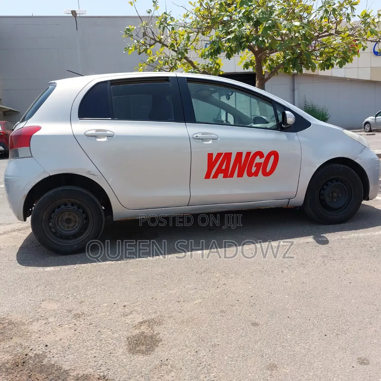 Toyota Vitz 2010 Silver