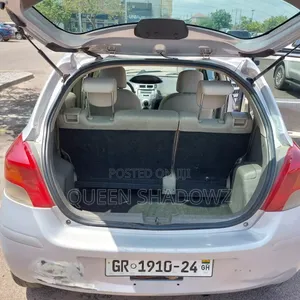 Toyota Vitz 2010 Silver
