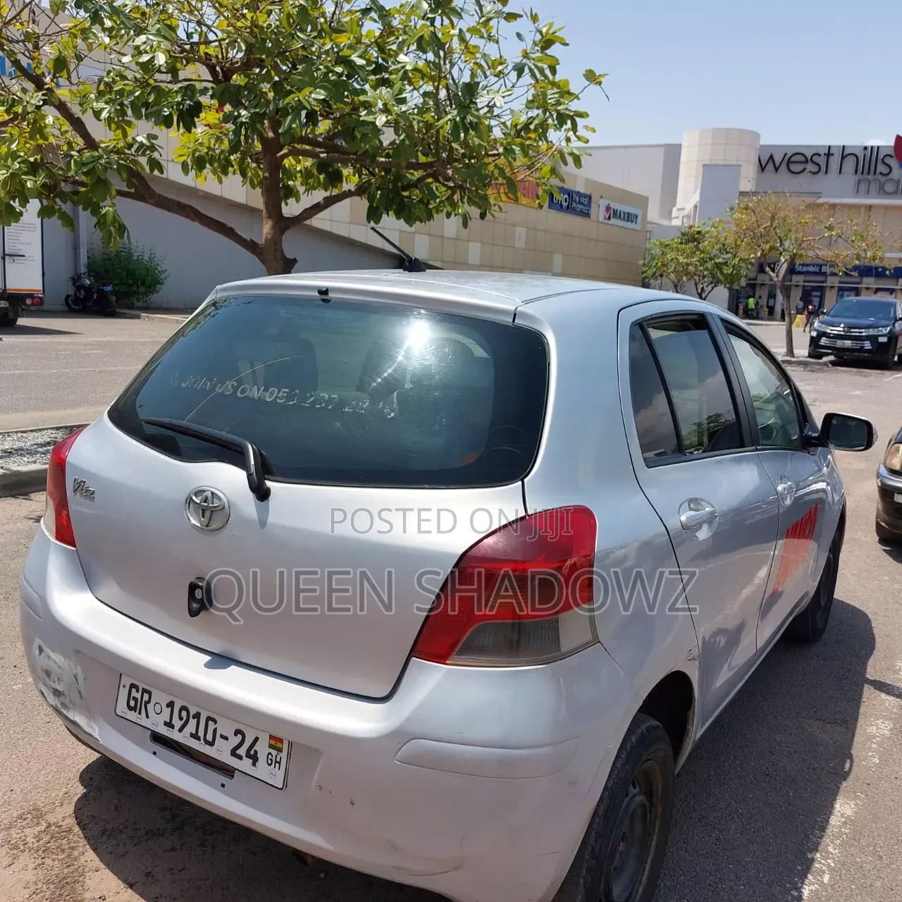 Toyota Vitz 2010 Silver