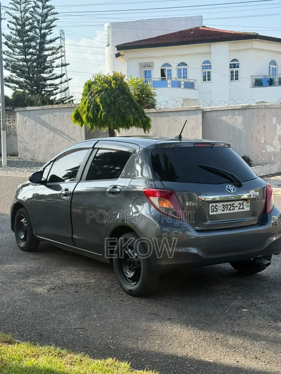 Toyota Vitz 2012 Gray
