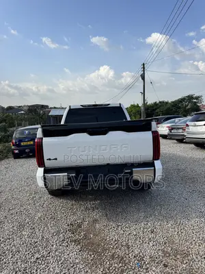 Toyota Tundra Limited CrewMax 5.5' Bed 2024 White
