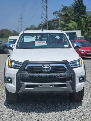 Toyota Hilux 2022 White