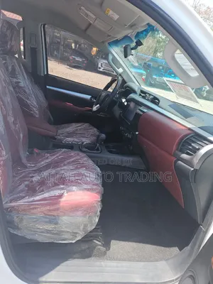 Toyota Hilux 2022 White