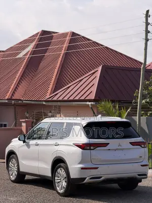 Mitsubishi Outlander SEL 2023 White