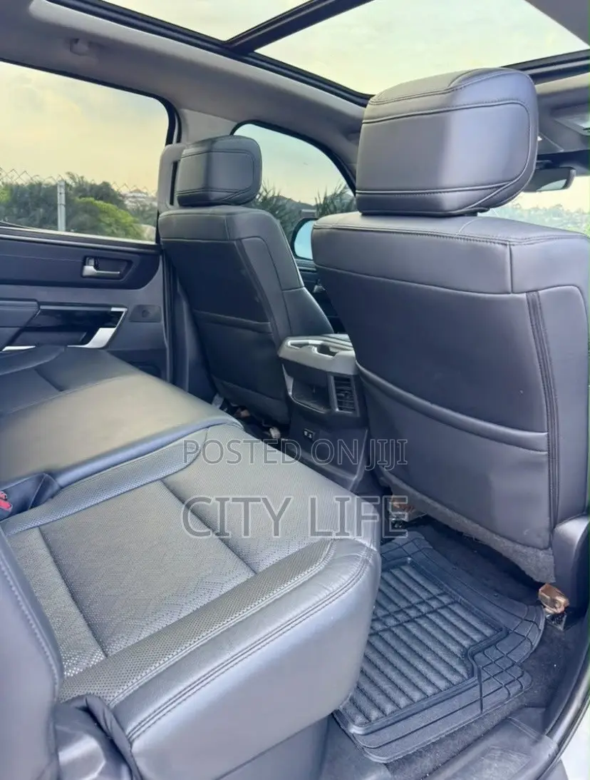 Toyota Tundra 2024 White