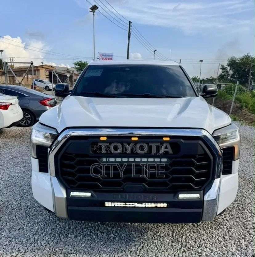 Toyota Tundra 2024 White