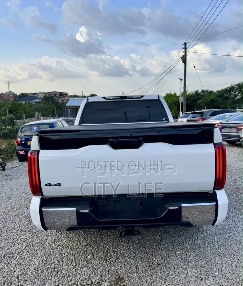 Toyota Tundra 2024 White