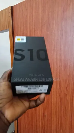 New Samsung Galaxy S10 128 GB Black