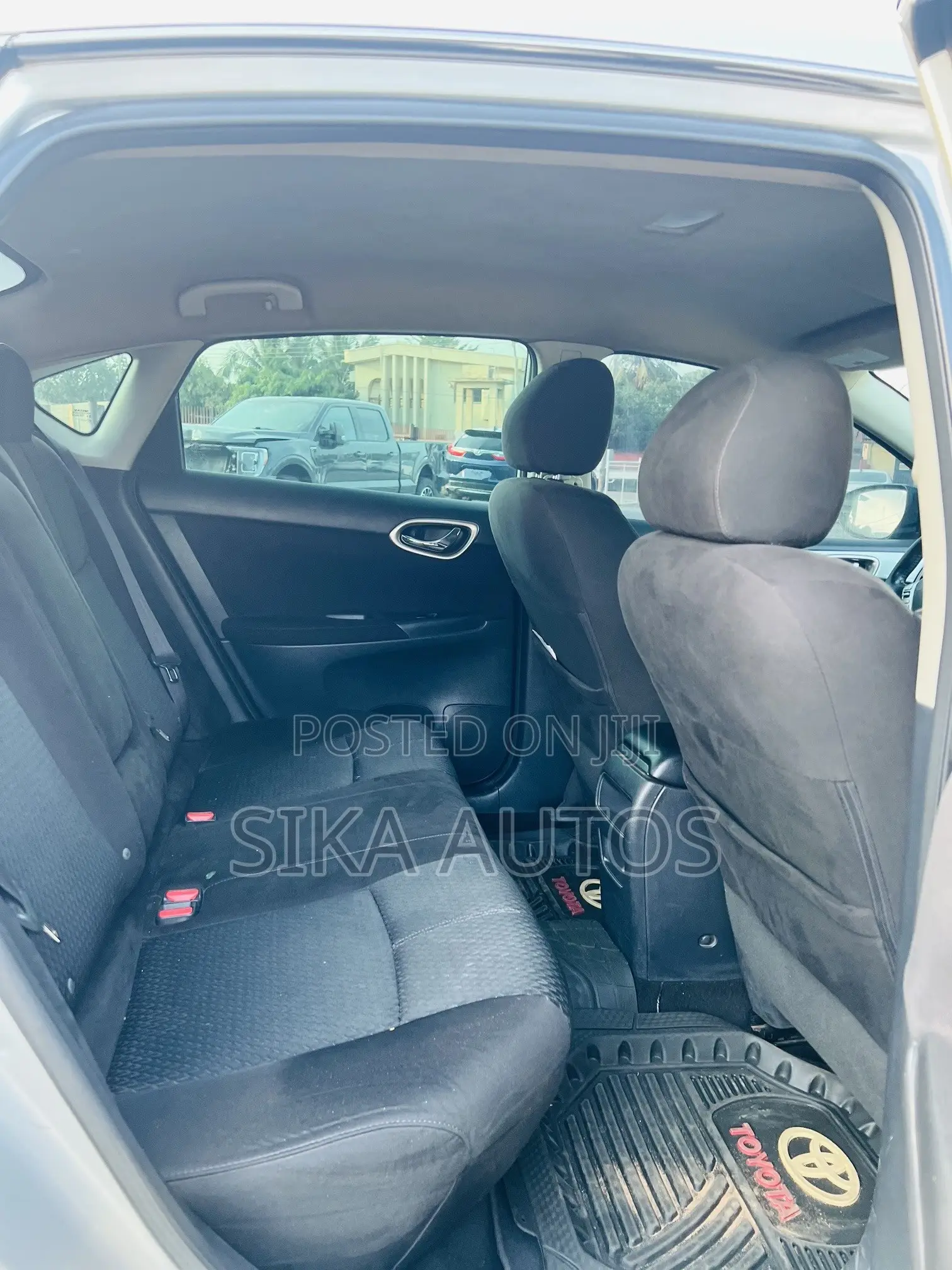 Nissan Sentra SR 4dr Sedan (1.8L 4cyl CVT) 2014 Gray
