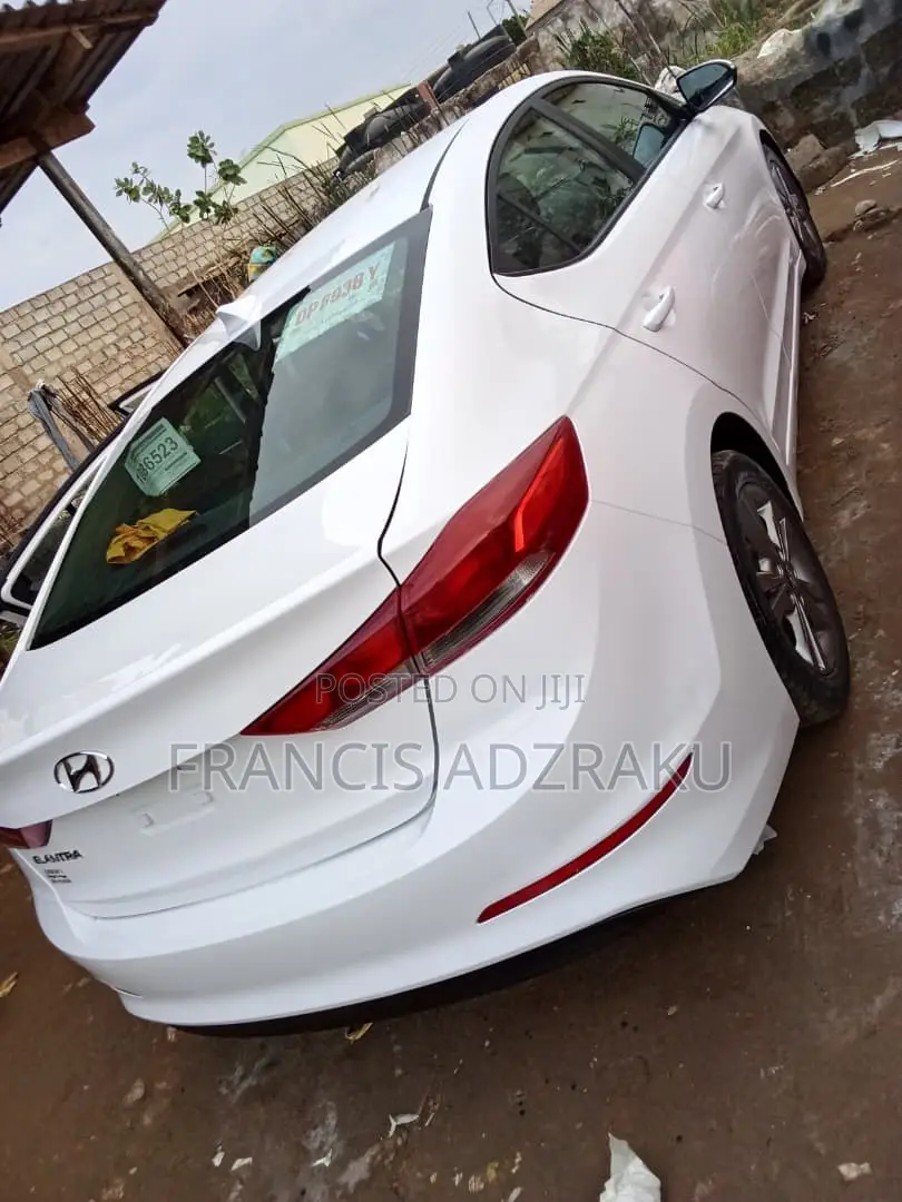 Hyundai Elantra Limited Sedan FWD (2.0L 4cyl 6A) 2017 White