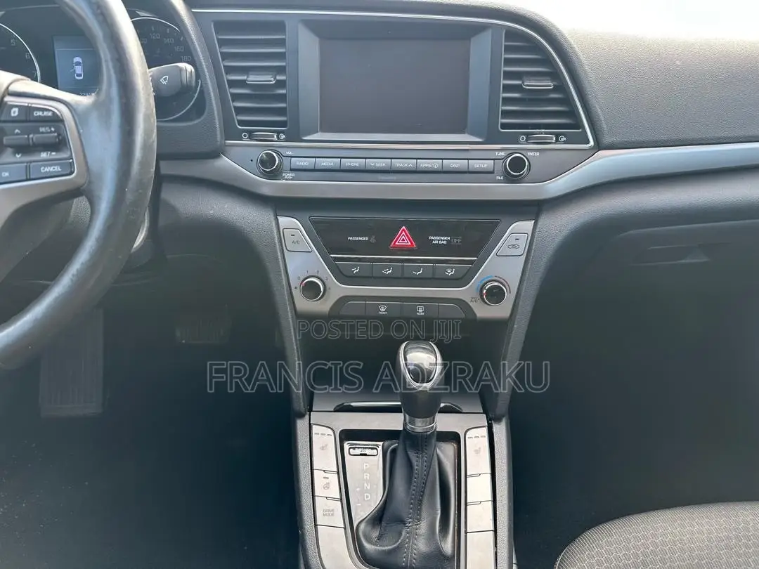 Hyundai Elantra Limited Sedan FWD (2.0L 4cyl 6A) 2017 White