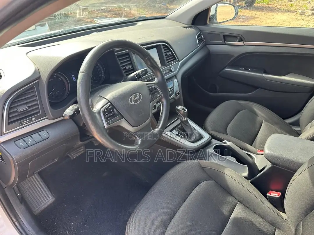 Hyundai Elantra Limited Sedan FWD (2.0L 4cyl 6A) 2017 White