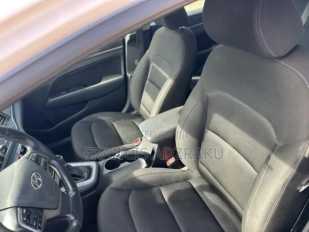 Hyundai Elantra Limited Sedan FWD (2.0L 4cyl 6A) 2017 White