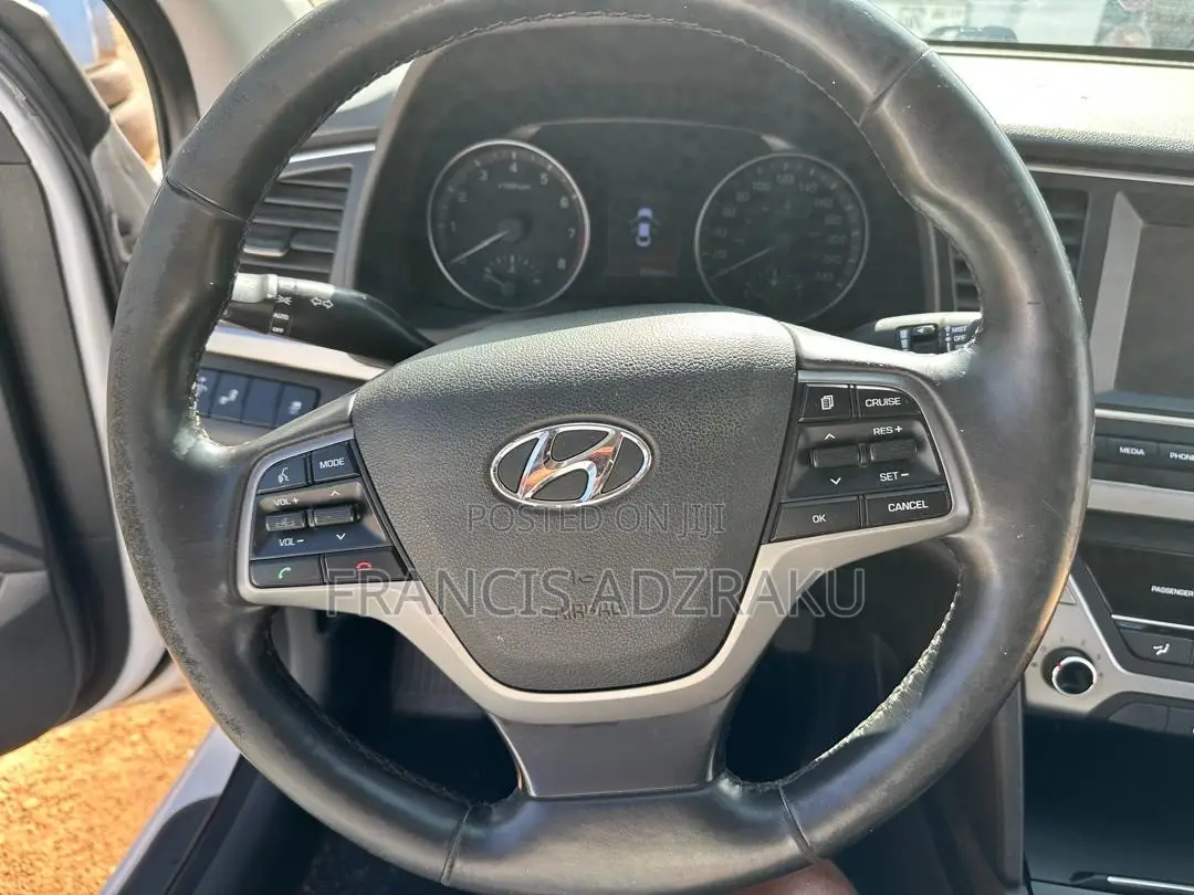 Hyundai Elantra Limited Sedan FWD (2.0L 4cyl 6A) 2017 White