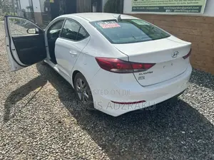 Hyundai Elantra Limited Sedan FWD (2.0L 4cyl 6A) 2017 White