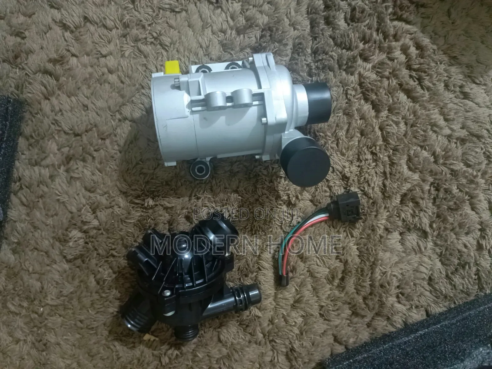 BMW 2.0L Water Pump With Thermostat