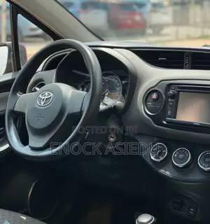 Toyota Yaris LE Hatchback 5dr 2014 Red