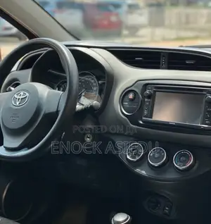 Toyota Yaris LE Hatchback 5dr 2014 Red