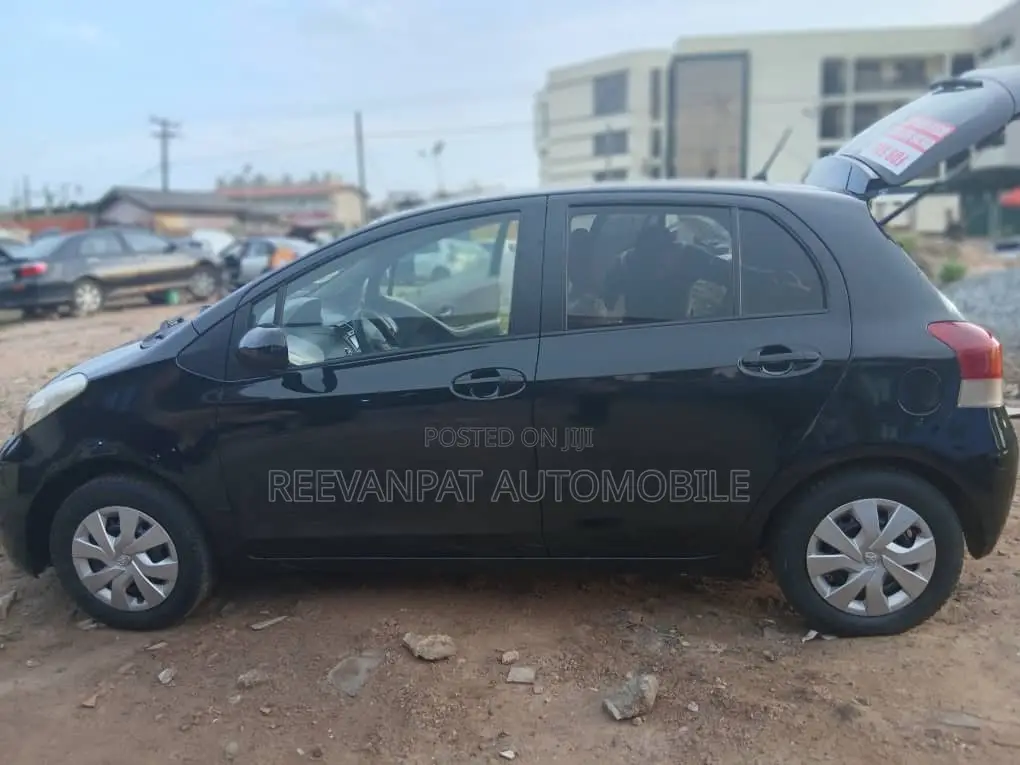 Toyota Vitz 2010 Black