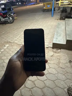 Apple iPhone 13 128 GB Red