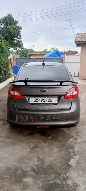 Ford Fiesta SE Sedan 2012 Gray