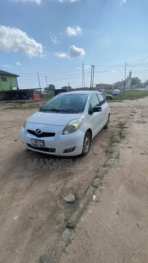 Toyota Vitz 2010 White