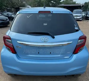 Toyota Vitz 1.3 FWD 5dr 2015 Blue